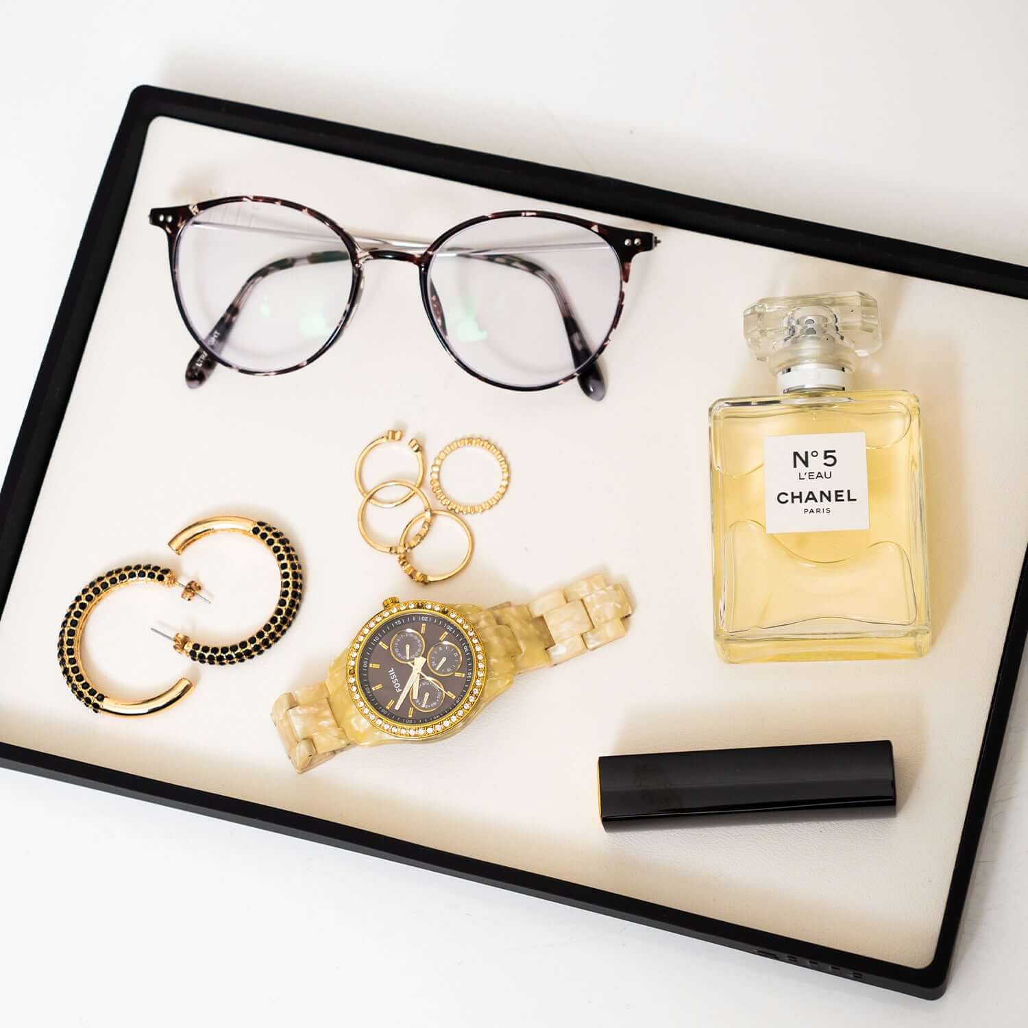 Catchall Tray (Pure White and Black) by Silli – catchall tray for home organisation and everyday essentials